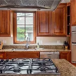 Holiday home Prime Location In 12south, Walkable To Shopping & Dining *