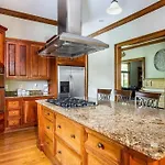 Prime Location In 12south, Walkable To Shopping & Dining Holiday home Nashville