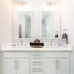 With En-suite Bath, Tv & Blackout Shades Holiday home