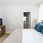 Holiday home With En-suite Bath, Tv & Blackout Shades *