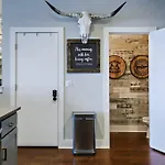 Skyline Views, 5Min To Broadway