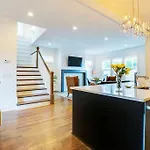 Rooftop, Walk To Restaurants, Printers Alley, Downtown Holiday home