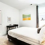 Rooftop, Walk To Restaurants, Printers Alley, Downtown Holiday home