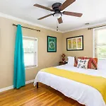 Honky Tonk Bar, Minutes To Airport & Broadway Holiday home *