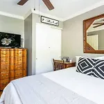 Honky Tonk Bar, Minutes To Airport & Broadway Holiday home