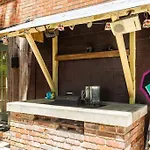Holiday home Honky Tonk Bar, Minutes To Airport & Broadway *