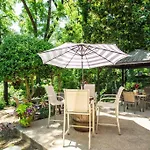 Honky Tonk Bar, Minutes To Airport & Broadway Holiday home *