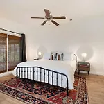 Minutes To Opry, Airport & Broadway