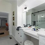 Holiday home Minutes To Opry, Airport & Broadway *