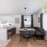 Holiday home Minutes To Opry, Airport & Broadway *