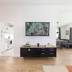 Minutes To Opry, Airport & Broadway