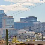 Holiday home Views, Under 2mi Broadway, Gated Parking Nashville