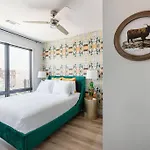2 Side By Side Units, The Honky Tonk Party Pads, Parking Gym Pool * Nashville