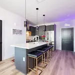 2 Side By Side Units, The Honky Tonk Party Pads, Parking Gym Pool * Nashville