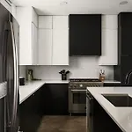 Stylish 3 Bed Retreat, Rooftop, Parking, Sleeps 10, Ensuite Baths, Bunk Room, Gourmet Kitchen, Cozy Living Space, Rooftop Views & Fire Table, Near Downtown, Distilleries & Marathon Village, 24 Hr Hospitality Holiday home *