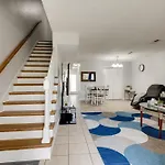 2 Bdr With Free Parking! 2m To Broadway!