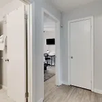 Apartment 2 Bdr With Free Parking! 2m To Broadway!
