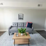 Brentwood N9 I Cozy & Comfy I 2Bd I Free Parking