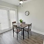 Brentwood N9 I Cozy & Comfy I 2Bd I Free Parking