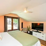 Holiday home Bright In Hip East Walk To 5 Points - Only 2 Miles To Downtown