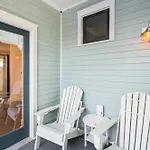 Tranquil East Nashville Zen Retreat With 2 Patios, Garage Parking, Yoga Mats Included, Covered Patio And Deck, Walk To Five Points Dining & Bars, Board Games, 10 Min To Broadway, 24 Hr Hospitality