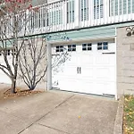 Tranquil East Nashville Zen Retreat With 2 Patios, Garage Parking, Yoga Mats Included, Covered Patio And Deck, Walk To Five Points Dining & Bars, Board Games, 10 Min To Broadway, 24 Hr Hospitality