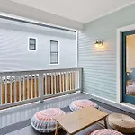 The Lockeland-Modern & Airy Escape, Walk To It All