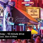 Holiday home 5 Min To Broadway Game & Ping-pong Parking Nashville