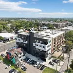 Foxy Skies - Private Rooftop - 5 Mins To Broadway