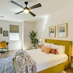 Nashville Townhome With Deck Close To Downtown!