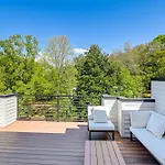 Nashville Townhome With Deck Close To Downtown!