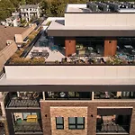 Modern Music Row With King & Queen Bedrooms + Private Balcony Pool & Fitness Center Walk To Rca B & Local Dining Under 2 Miles To Broadway Garage Parking Elevator Access 24 Hr Hospitality Holiday home *