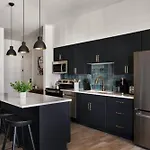 Modern Music Row With King & Queen Bedrooms + Private Balcony Pool & Fitness Center Walk To Rca B & Local Dining Under 2 Miles To Broadway Garage Parking Elevator Access 24 Hr Hospitality Holiday home *