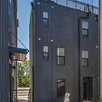 10 Min Drive Downtown, Roof Deck, Pet Friendly