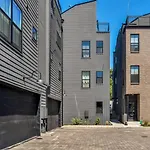 10 Min Drive Downtown, Roof Deck, Pet Friendly