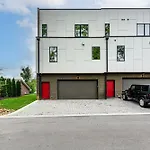 1 Mi To Downtown Nashville Townhome With Balcony!