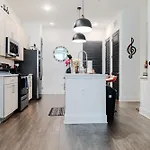 A Touch Of Bleu - 1 Bdr Condo, Free Parking