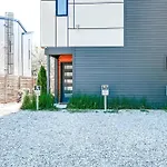 Close To The Gulch - Book Today