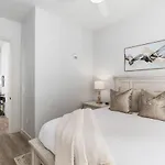 Upscale Music Row Corner Unit With Patio Rooftop With View And Gym *