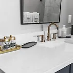 Upscale Music Row Corner Unit With Patio Rooftop With View And Gym * Nashville