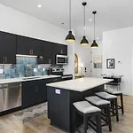Upscale Music Row Corner Unit With Patio Rooftop With View And Gym Nashville