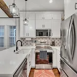 Fully Furnished With Deck Near Center Nashville