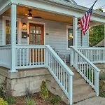 Fully Furnished Bungalow With Deck Near City Center