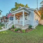 Fully Furnished With Deck Near Center Holiday home *