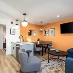 Multi-Condo Building With 7 Units 15 Bedrooms 22 Beds And Free Parking