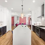 Ultimate Bach 10min To Dt Ig Walls Every Holiday home Nashville