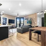Apartment Electric - Odyssey -top Floor West End 2 Bedroom - Minutes To Broadway *