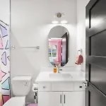 Ultimate Bach 10min To Dt Ig Walls Every Holiday home Nashville