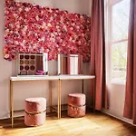 Ultimate Bach 10min To Dt Ig Walls Every Holiday home Nashville