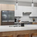 Luxury In The Gulch With Patio Pool Walk To Broadway Apartment